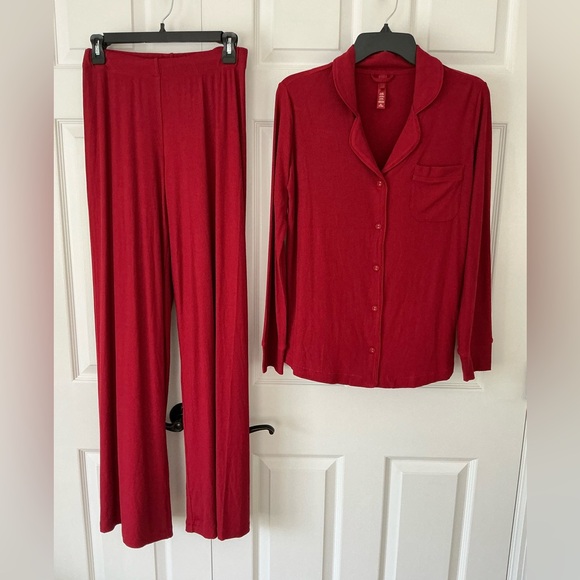 SKIMS Soft Lounge Sleep Set | Red | Size XS - Picture 3 of 5